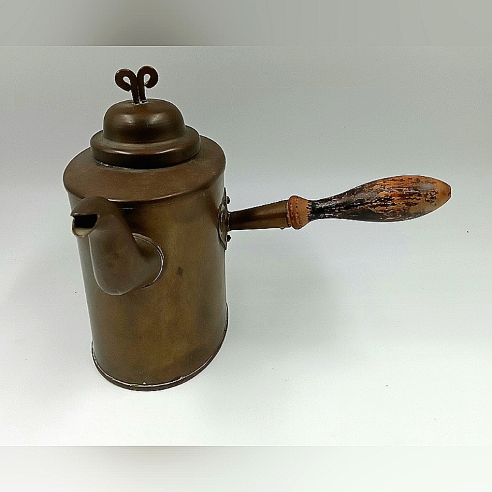 ANTIQUE/VINTAGE COPPER TEA /COFFEE POT.